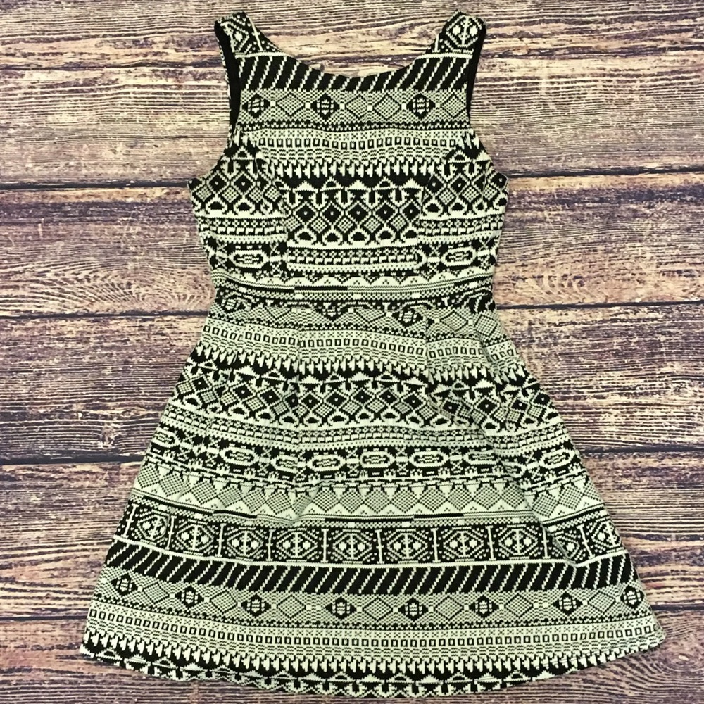 EUC Monteau Aztec Dress Sz M